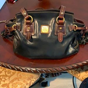 TOP SHELF DOONEY HANDBAG!